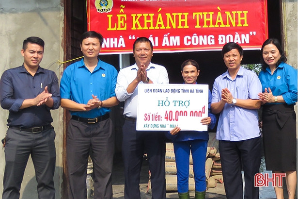 Hỗ trợ mái ấm công đoàn cho đoàn viên khó khăn ở Kỳ Anh