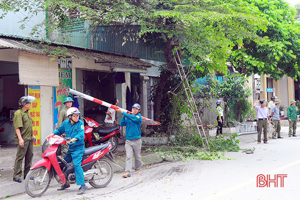 Hương Sơn ra quân lập lại trật tự an toàn giao thông