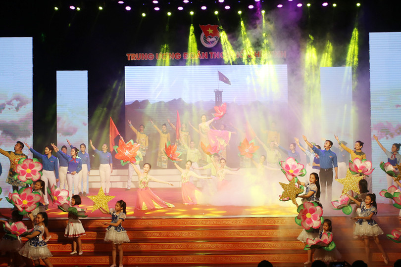 Đặc sắc chương trình nghệ thuật “Theo dấu chân Bác”