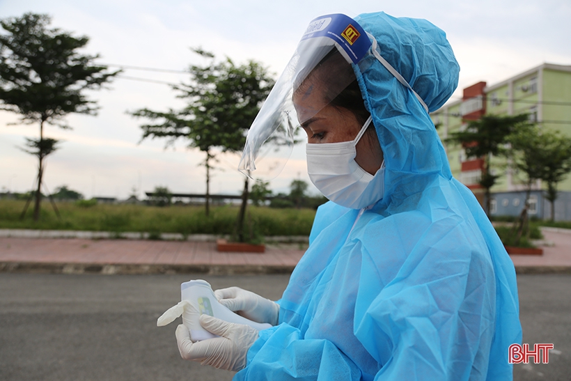 “Chiến sỹ áo trắng” bền bỉ trong cuộc chiến với Covid-19 (Bài 2): Gồng mình bám địa bàn, ngăn dịch xâm nhập