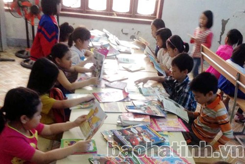 Giờ sinh hoạt bổ ích của các thành viên Câu lạc bộ Hoa Thạch Thảo