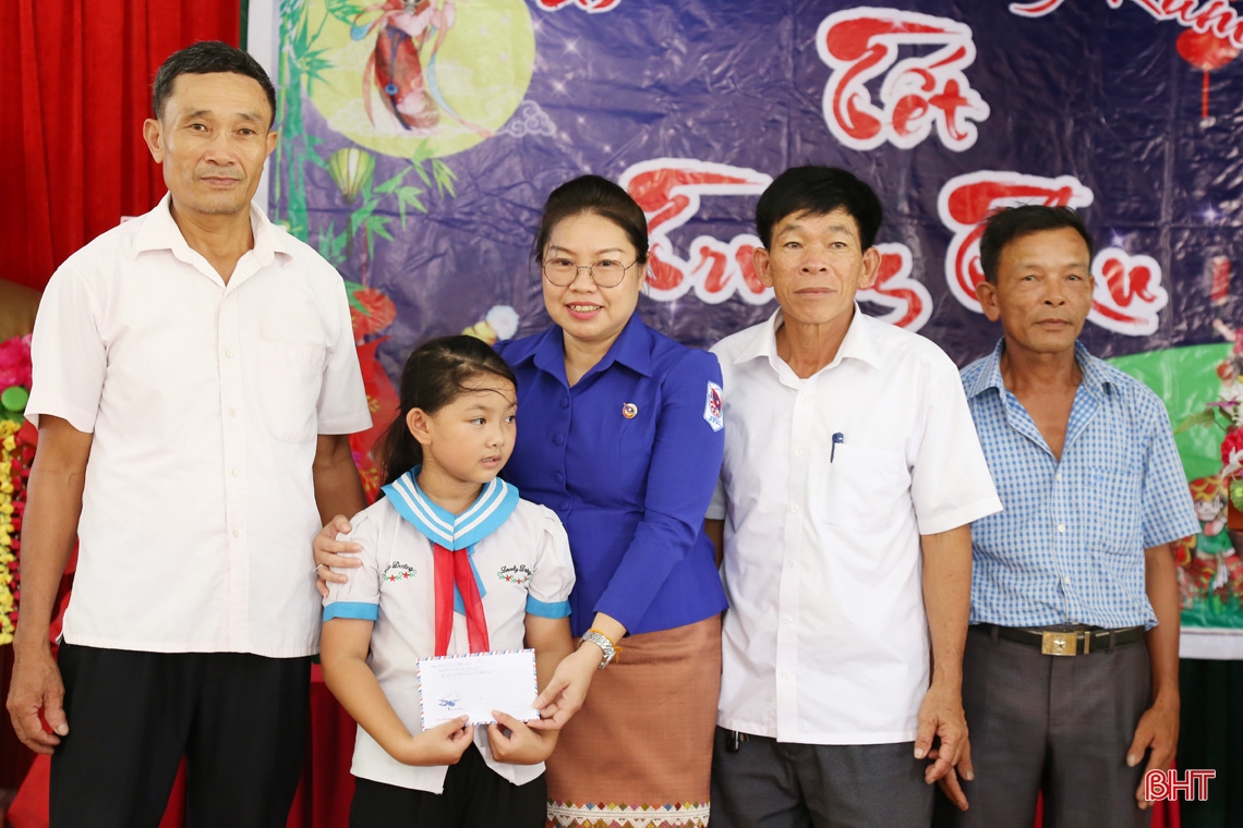 Lãnh đạo Hà Tĩnh đón tiếp đoàn đại biểu thanh niên Lào