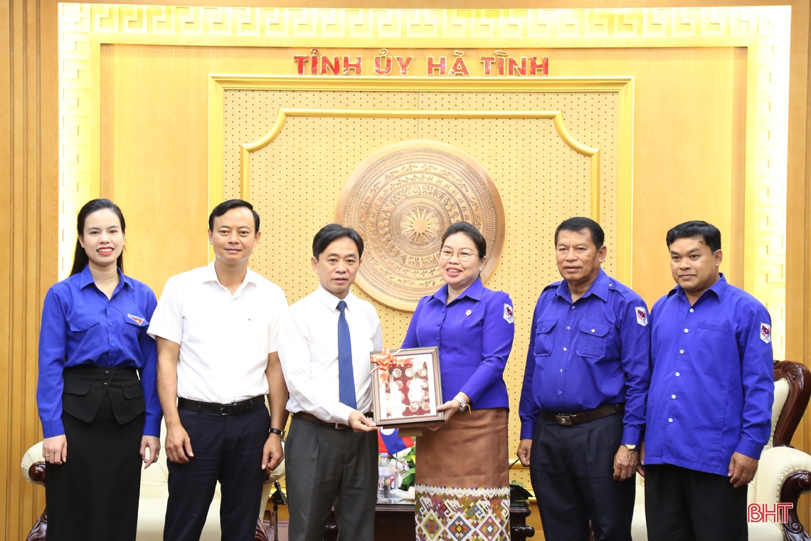 Lãnh đạo Hà Tĩnh đón tiếp đoàn đại biểu thanh niên Lào