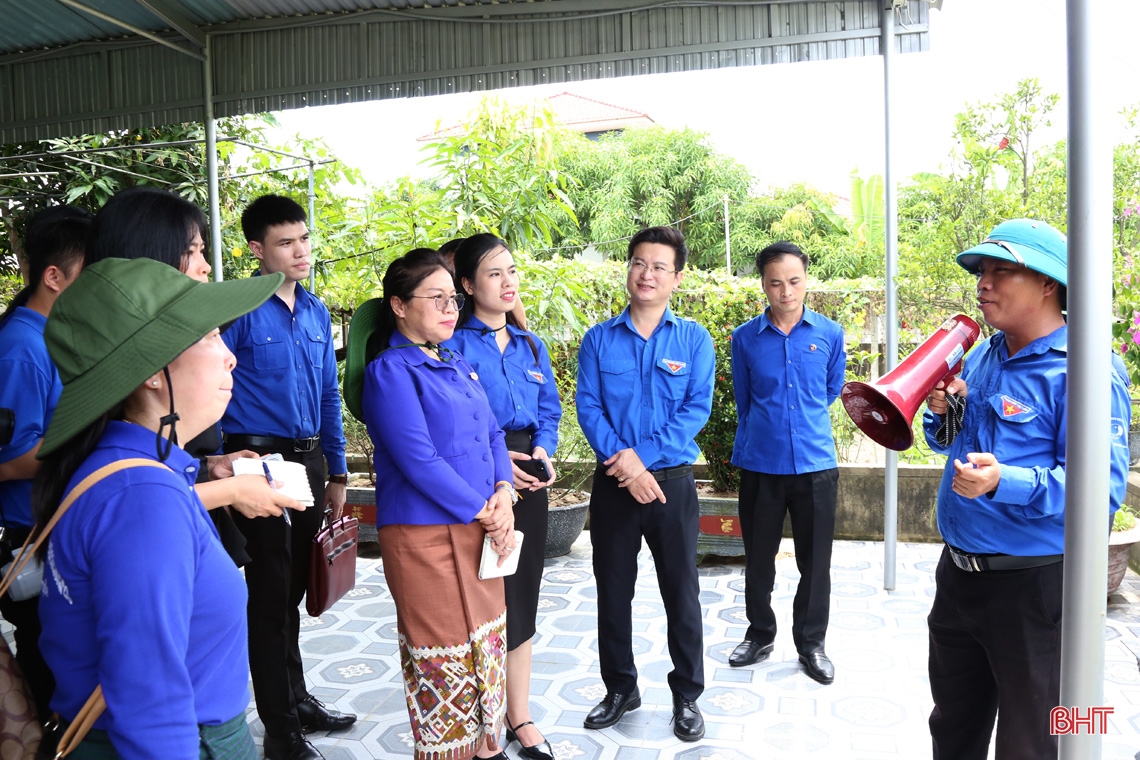 Lãnh đạo Hà Tĩnh đón tiếp đoàn đại biểu thanh niên Lào