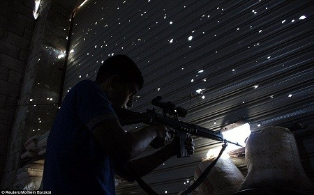 Trường học trong những khu vực xảy ra xung đột thường xuyên bị đóng cửa mỗi khi những vụ tấn công xảy ra