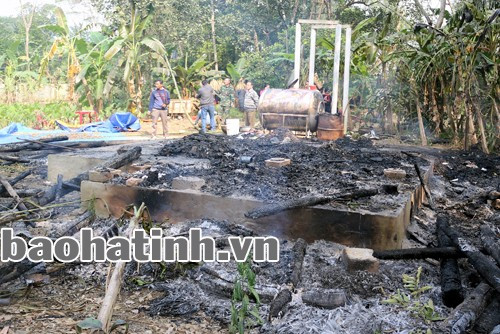 Căn nhà cấp 4 chỉ còn đống tro