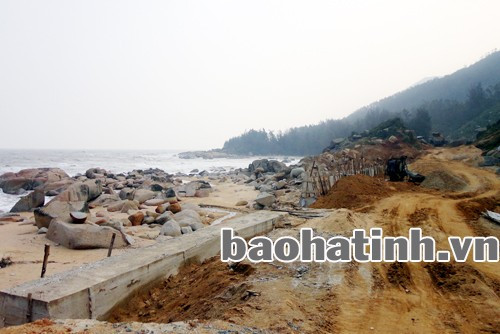 Khu vực thi công con đường ven biển - nơi xẩy ra vụ mất ắc quy Khu vực thi công con đường ven biển - nơi xẩy ra vụ mất ắc quy