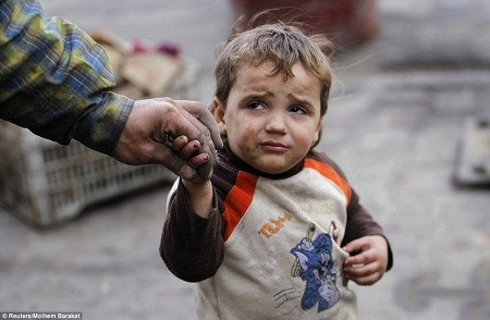 Barakat là một trong những phóng viên chiến trường tự do hoạt động tích cực tại Syria. Họ chính là những người dân địa phương tình nguyện trở thành nhà báo, phóng viên ảnh tự do, hỗ trợ đưa tin cho các hãng thông tấn nước ngoài.