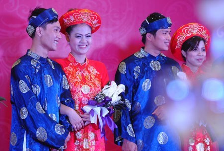 Cưới tập thể, nét đẹp văn hóa mới của người Hà Nội. Ảnh: Viết Thành (Báo Hà Nội Mới)