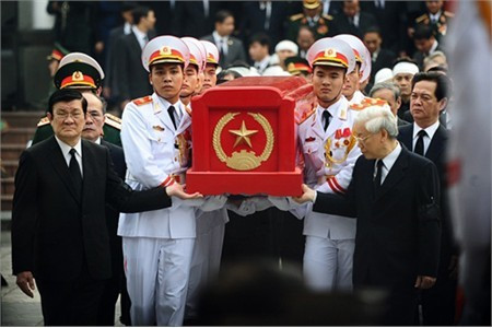 Tiễn đưa linh cữu Đại tướng Võ Nguyên Giáp về nơi an nghỉ cuối cùng