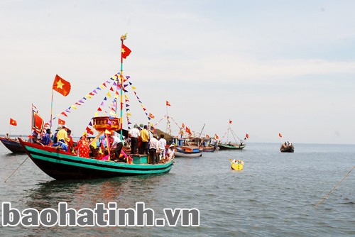 Lễ hội cầu ngư của ngư dân vùng biển.