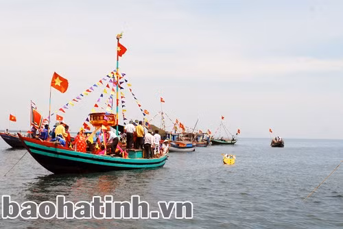 Lễ hội cầu ngư của ngư dân vùng biển.