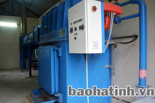 ... trong khi lò đốt chất thải y tế (công suất đốt 45kg/1 giờ chạy bằng nhiên liệu diexzel) lại để không