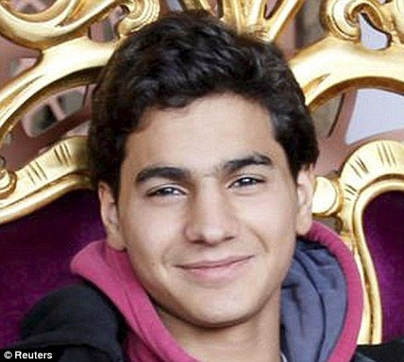 Molhem Barakat, 17 tuổi, đã thiệt mạng trong khi đang tác nghiệp, chụp hình một cuộc đụng độ giữa những chiến binh nổi dậy và quân đội Chính phủ Syria ở thành phố Aleppo.