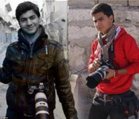 Cậu thanh niên trẻ tuổi đến từ thành phố Istanbul, Thổ Nhĩ Kỳ đã bắt đầu đưa tin ảnh về những xung đột, đụng độ xảy ra tại Aleppo kể từ khi anh bắt đầu chuyển đến sống ở đây. Tuy còn rất trẻ nhưng Molhem Barakat đã sớm được nhiều hãng thông tấn biết đến như một phóng viên ảnh tự do đầy quả cảm.