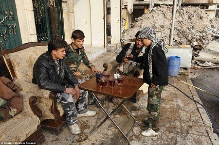 Aleppo, một trong những trung tâm kinh tế chính của Syria đã trở thành một thành phố đổ nát.