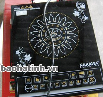 Mỗi chiếc bếp điện từ không chính hãng trên thị trường chỉ có giá từ 800.000 đồng đến 1.500.000 đồng