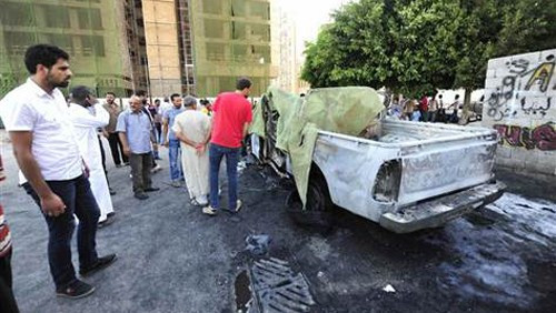 Hiện trường một vụ đánh bom tại Benghazi (Ảnh: Reuters)
