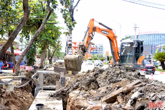 Nâng cấp quốc lộ 1 qua Hà Tĩnh: Giữ nhịp thi công, không để vướng mắc phát sinh