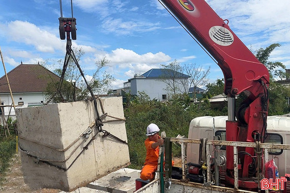 Hà Tĩnh phấn đấu hoàn thành khôi phục lưới điện trước ngày 31/12