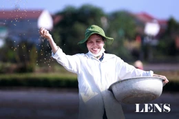 Ruộng đồng rộn tiếng cười xuân