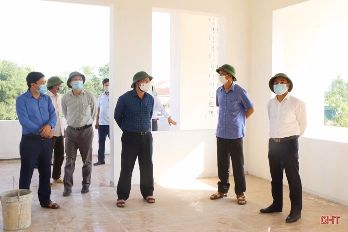 Đẩy nhanh tiến độ thu hoạch lúa xuân, triển khai sản xuất vụ hè thu đúng kế hoạch