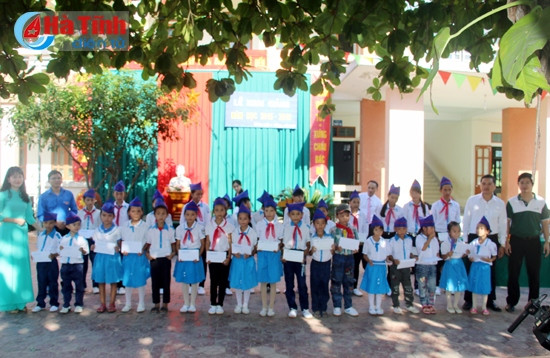 Hà Tĩnh tưng bừng khai giảng năm học mới ảnh 21