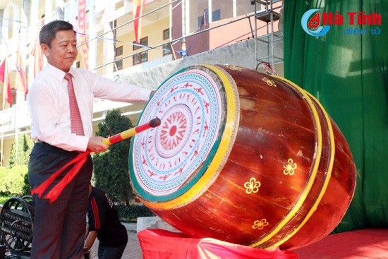 Hà Tĩnh tưng bừng khai giảng năm học mới ảnh 2