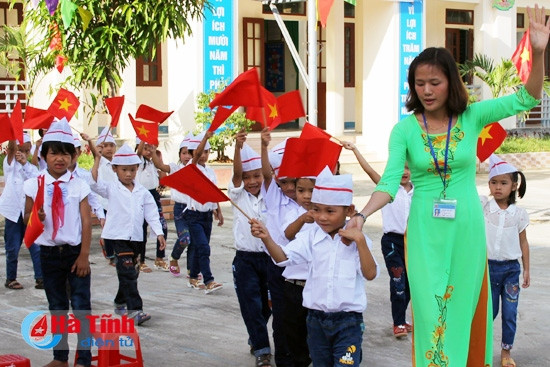 Hà Tĩnh tưng bừng khai giảng năm học mới ảnh 20