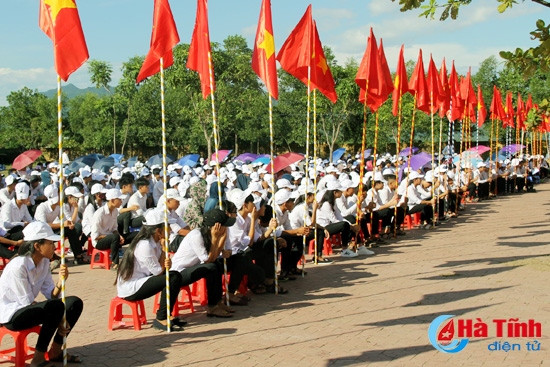 Hà Tĩnh tưng bừng khai giảng năm học mới ảnh 11