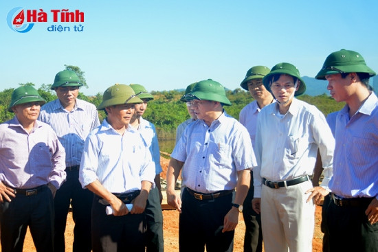 ... và tiến độ thi công thân đập hồ Rào Trổ