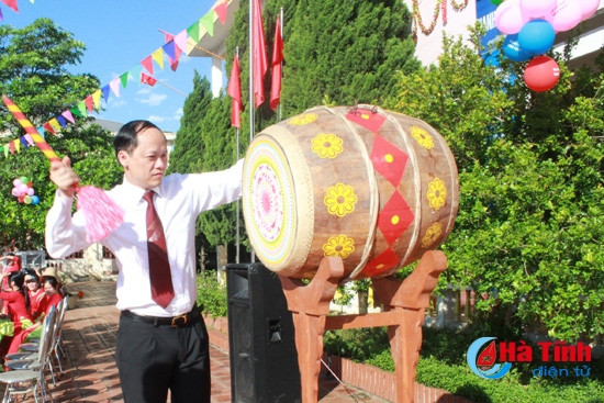 Hà Tĩnh tưng bừng khai giảng năm học mới ảnh 15