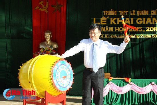 Hà Tĩnh tưng bừng khai giảng năm học mới ảnh 8