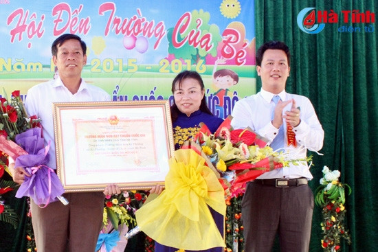 Hà Tĩnh tưng bừng khai giảng năm học mới ảnh 12