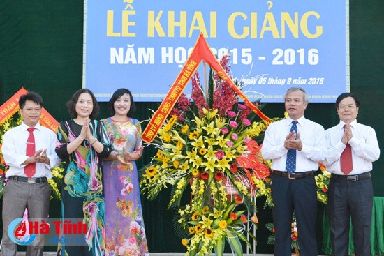 Hà Tĩnh tưng bừng khai giảng năm học mới ảnh 5