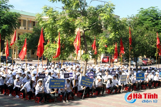 Hà Tĩnh tưng bừng khai giảng năm học mới ảnh 7