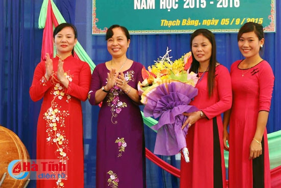 Hà Tĩnh tưng bừng khai giảng năm học mới ảnh 17