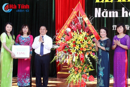 Hà Tĩnh tưng bừng khai giảng năm học mới ảnh 6