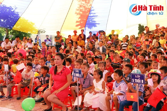 Hà Tĩnh tưng bừng khai giảng năm học mới ảnh 18
