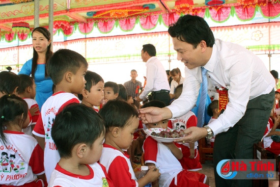 Hà Tĩnh tưng bừng khai giảng năm học mới ảnh 13