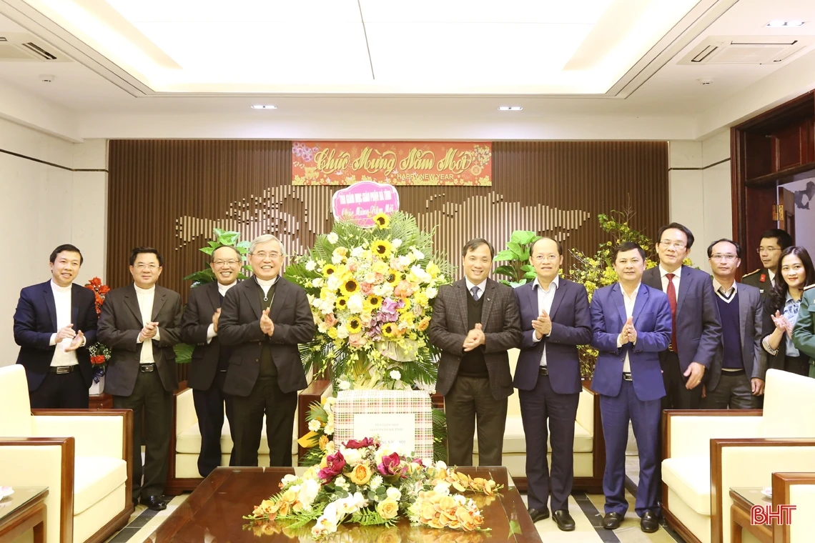 Tòa Giám mục Giáo phận Hà Tĩnh chúc tết Đảng bộ, chính quyền và Nhân dân tỉnh nhà