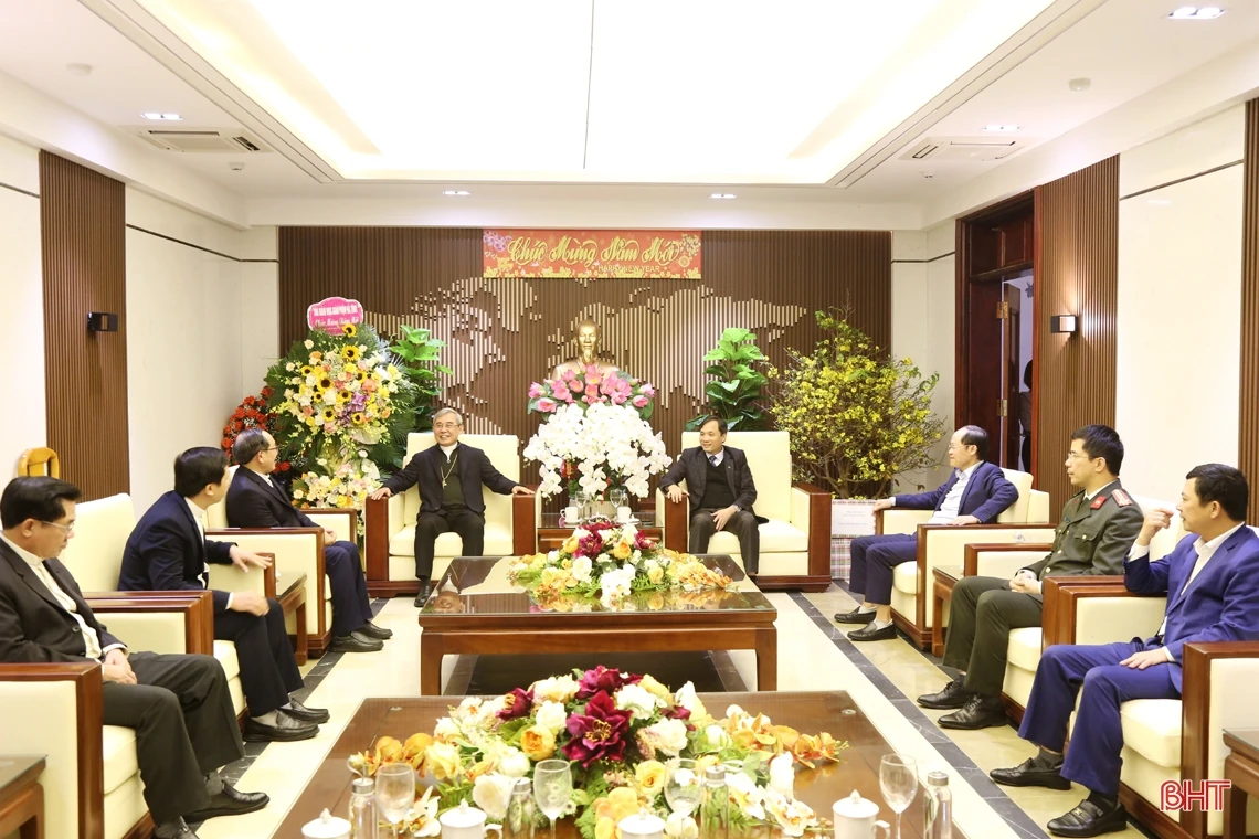 Tòa Giám mục Giáo phận Hà Tĩnh chúc tết Đảng bộ, chính quyền và Nhân dân tỉnh nhà