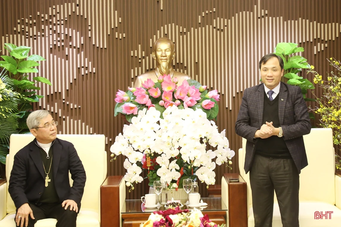 Tòa Giám mục Giáo phận Hà Tĩnh chúc tết Đảng bộ, chính quyền và Nhân dân tỉnh nhà