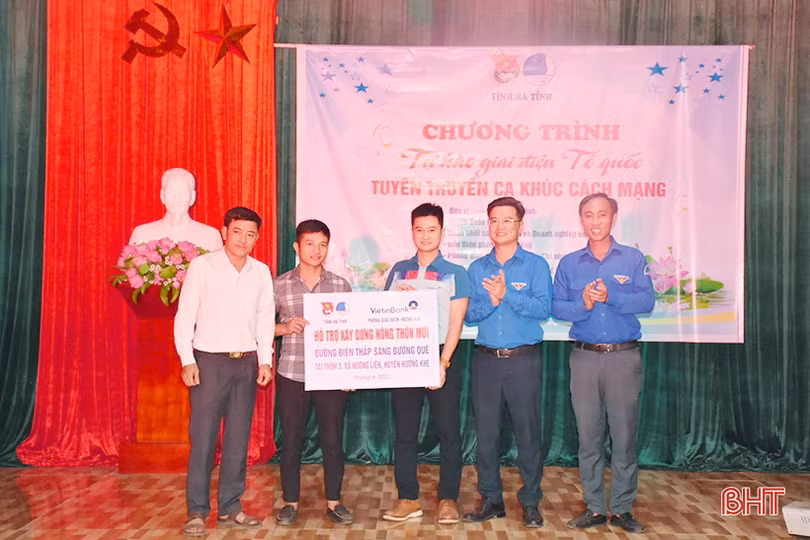 Tuổi trẻ tổ chức nhiều hoạt động thiết thực, ý nghĩa tại bản Rào Tre