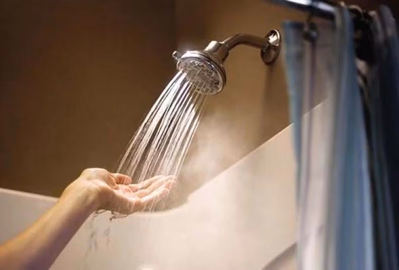 5 thói quen khi tắm phá sức khỏe phải bỏ ngay