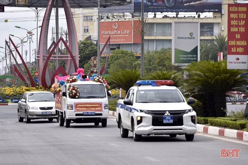 Trang trọng lễ rước Bằng công nhận di sản tư liệu Văn bản Hán Nôm làng Trường Lưu