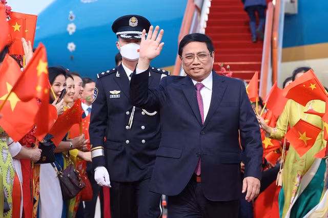 Thủ tướng Phạm Minh Chính tới Bắc Kinh, bắt đầu thăm chính thức Trung Quốc và dự Diễn đàn Kinh tế thế giới