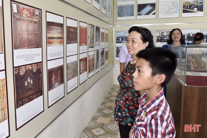 Trang trọng lễ rước Bằng công nhận di sản tư liệu Văn bản Hán Nôm làng Trường Lưu