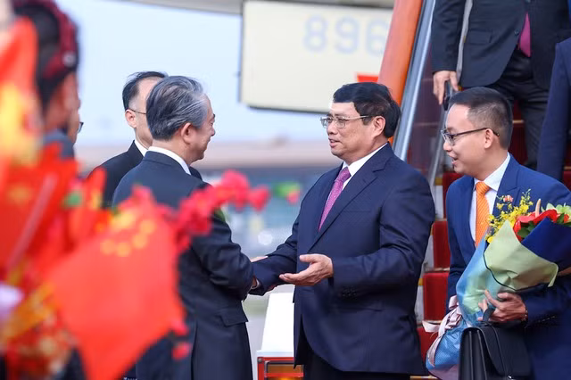 Thủ tướng Phạm Minh Chính tới Bắc Kinh, bắt đầu thăm chính thức Trung Quốc và dự Diễn đàn Kinh tế thế giới