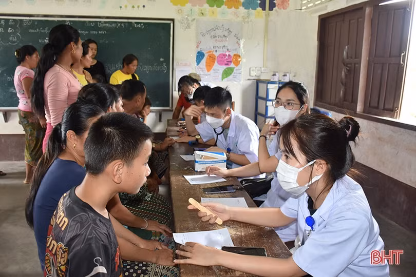 Sắc xanh tình nguyện thắt chặt mối quan hệ hữu nghị Việt - Lào